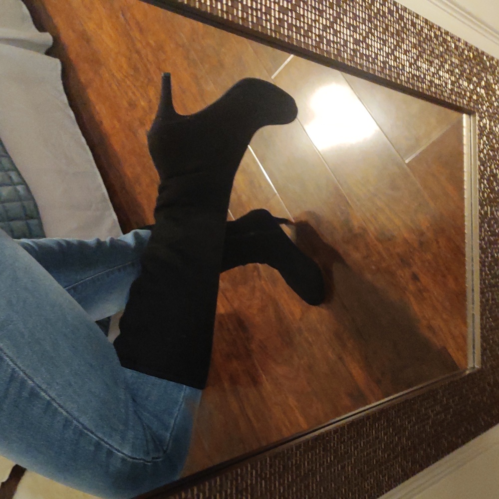 SALE! 🔥 Black Knee High/Tall Faux Suede Heel Boots EUC! Size 8